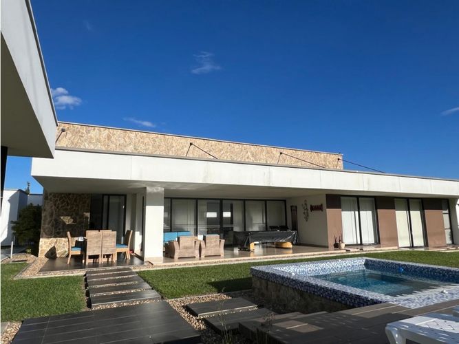 Casa de 4 alcobas en venta en Avenida Centenario, Armenia, 500 m² · foto 3 de 24