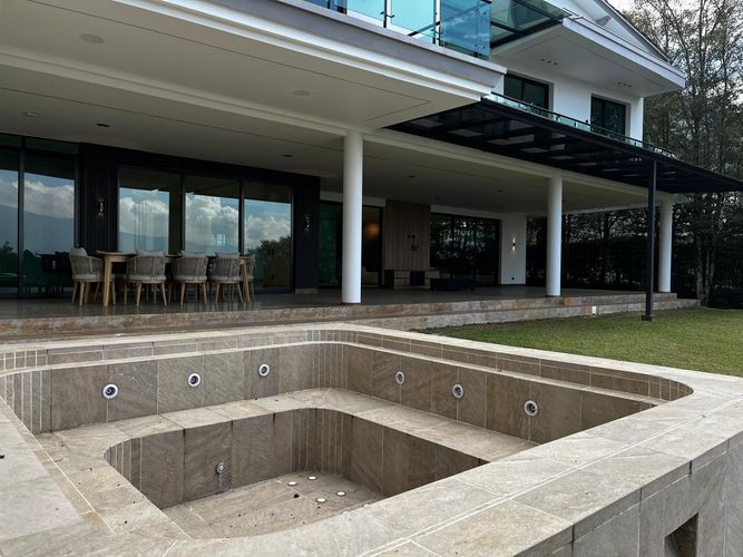 Casa de 4 alcobas en venta en El Poblado, Medellín, 1085 m² · foto 19 de 20