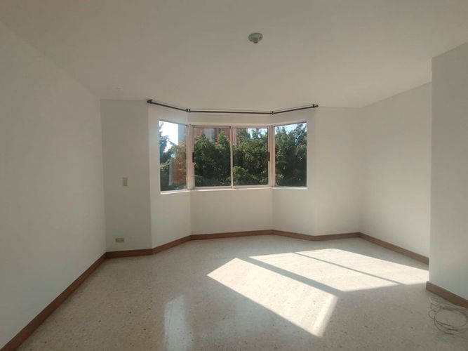 Apartamento de 3 alcobas en arriendo en El Poblado, Medellín, 117 m² · foto 4 de 18