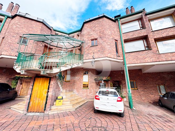 Casa de 4 alcobas en venta en Sotileza, Bogotá, 205 m² · foto 2 de 24
