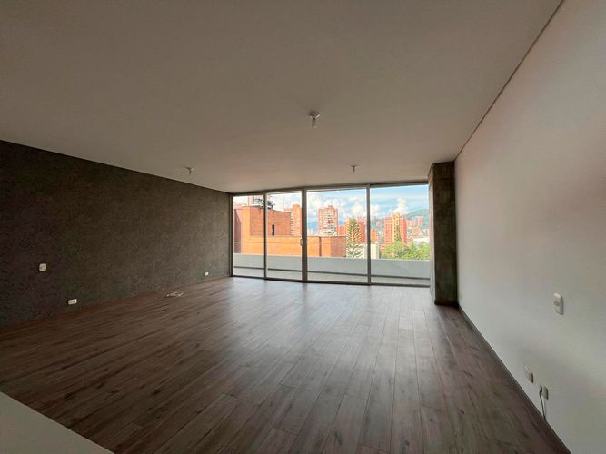 Apartamento de 2 alcobas en arriendo en El Poblado, Medellín, 147 m² · foto 2 de 15