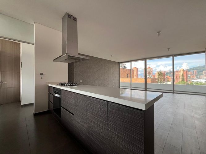 Apartamento de 2 alcobas en arriendo en El Poblado, Medellín, 147 m² · foto 6 de 15