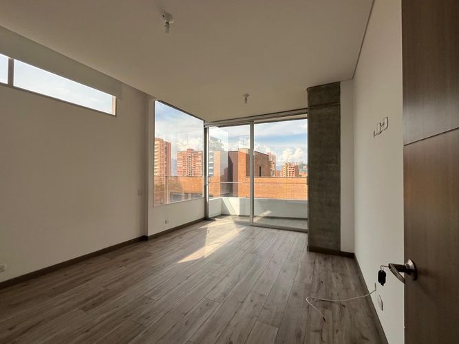 Apartamento de 2 alcobas en arriendo en El Poblado, Medellín, 147 m² · foto 8 de 15