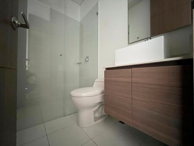 Apartamento de 2 alcobas en arriendo en El Poblado, Medellín, 147 m² · foto 12 de 15