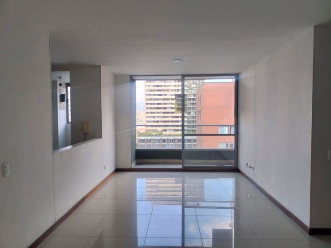 Apartamento de 3 alcobas en arriendo en El Poblado, Medellín, 72 m² · foto 2 de 20