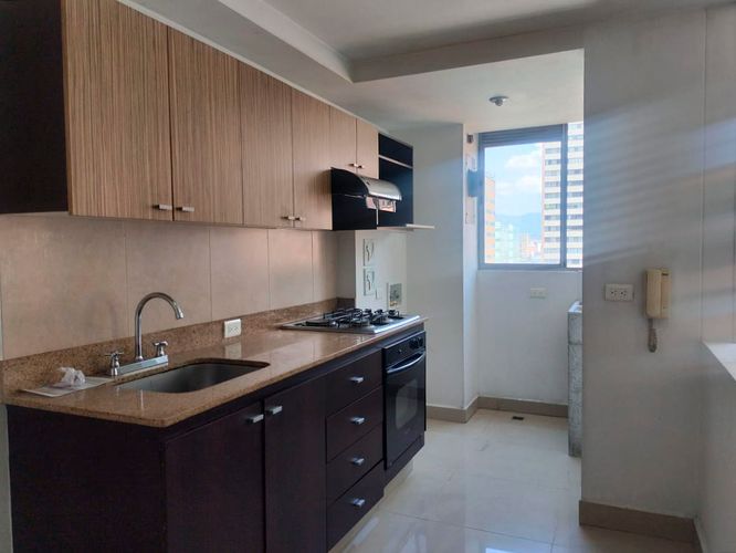 Apartamento de 3 alcobas en arriendo en El Poblado, Medellín, 72 m² · foto 8 de 20