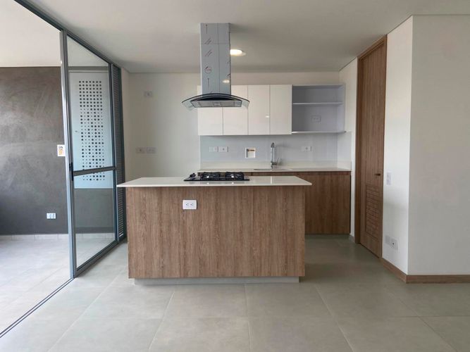 Apartamento de 3 alcobas en venta en San Jose, Sabaneta, 83 m² · foto 2 de 20