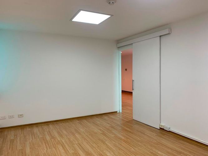 Oficina en arriendo en El Poblado, Medellín, 88 m² · foto 5 de 11