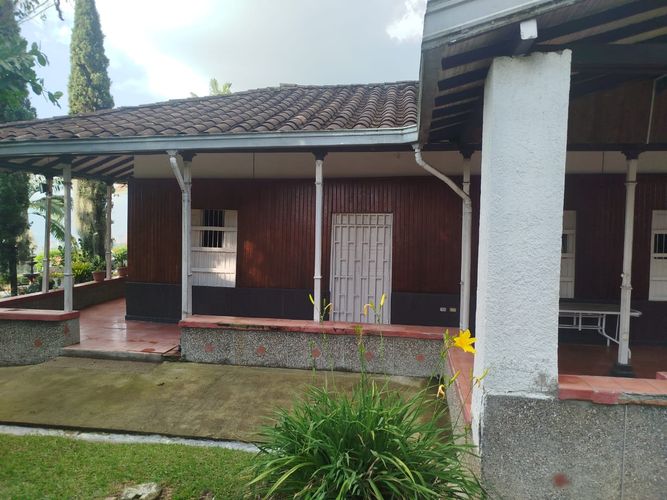 Local en arriendo en Escobero, Envigado, 781 m² · foto 2 de 19