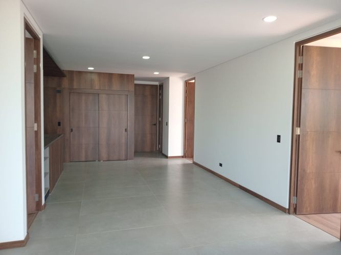 Apartamento de 3 alcobas en arriendo en El Poblado, Medellín, 132 m² · foto 3 de 15