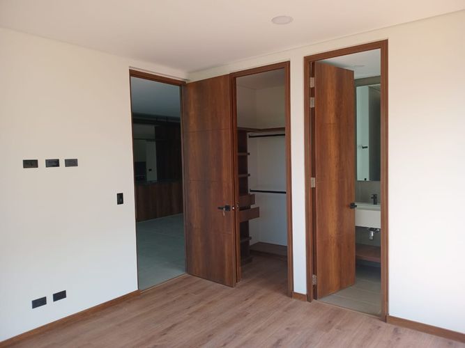 Apartamento de 3 alcobas en arriendo en El Poblado, Medellín, 132 m² · foto 7 de 15