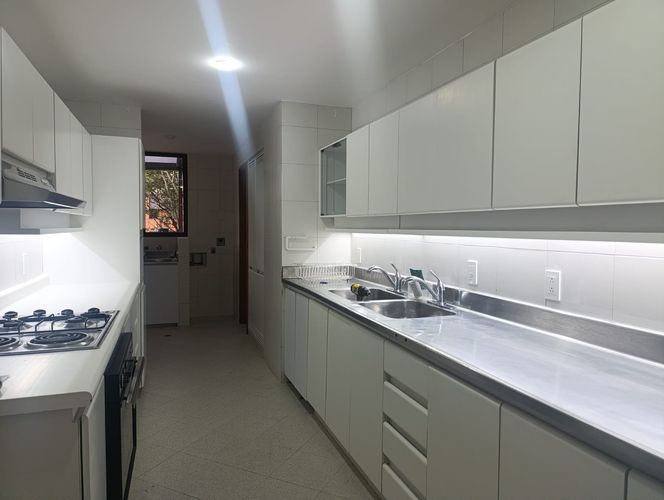 Apartamento de 3 alcobas en arriendo en El Poblado, Medellín, 175 m² · foto 7 de 20