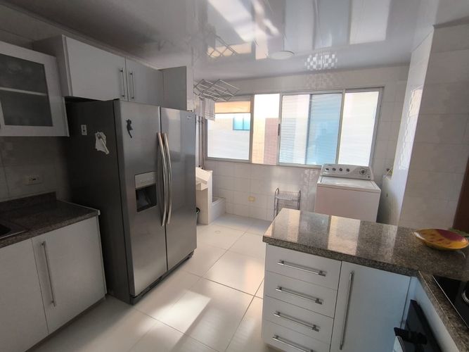 Apartamento de 3 alcobas en venta en Altos De Riomar, Barranquilla, 234 m² · foto 2 de 24