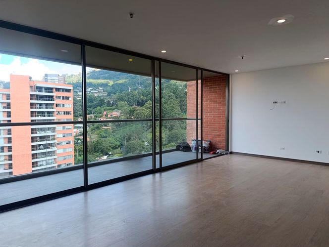 Apartamento de 3 alcobas en arriendo en Altos Del Poblado, Medellín, 112 m² · foto 3 de 16