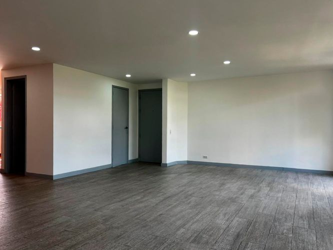 Apartamento de 3 alcobas en arriendo en El Poblado, Medellín, 174 m² · foto 8 de 17