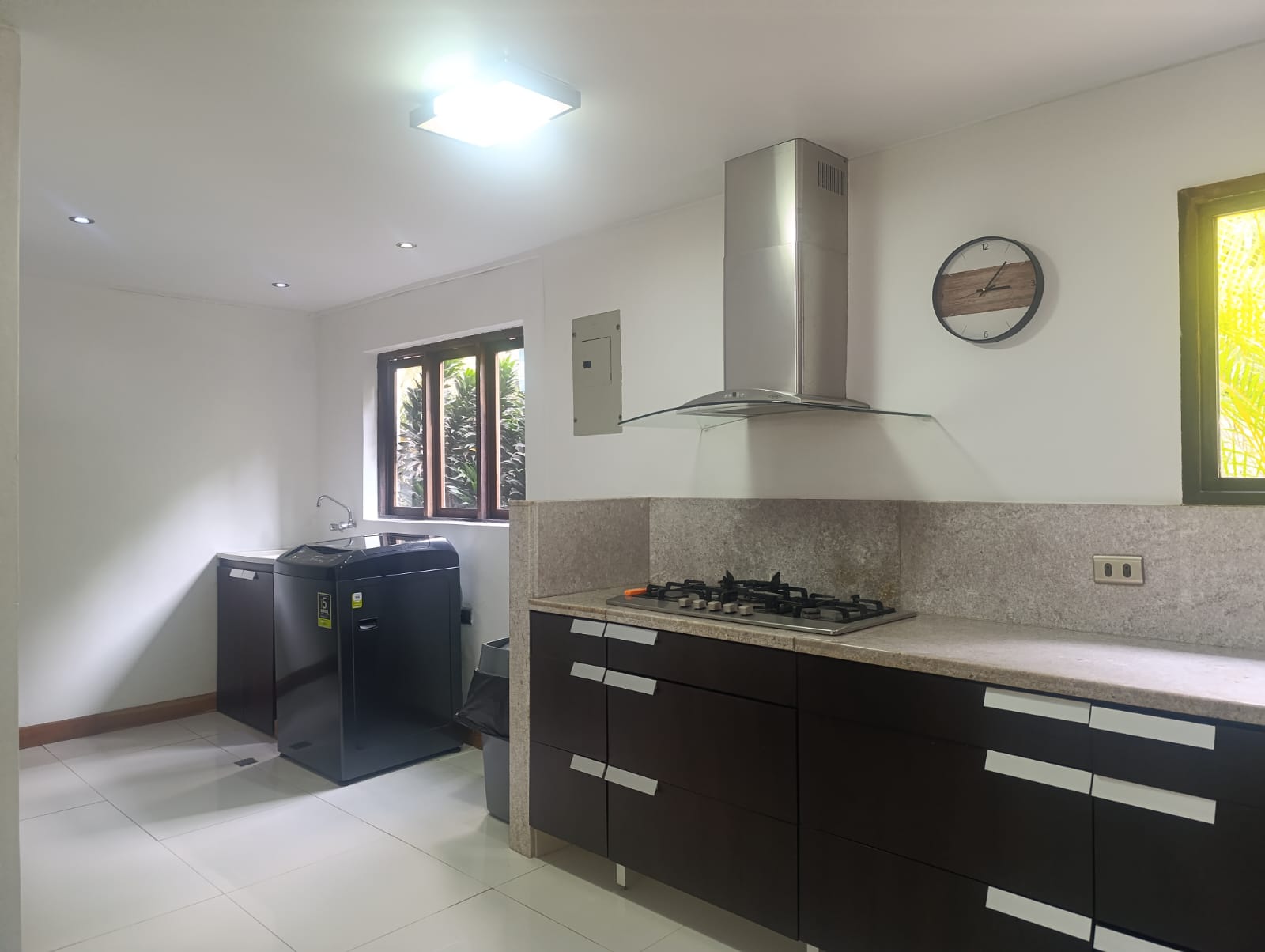 Casa en arriendo en El Poblado, Medellín · foto 4 de 19