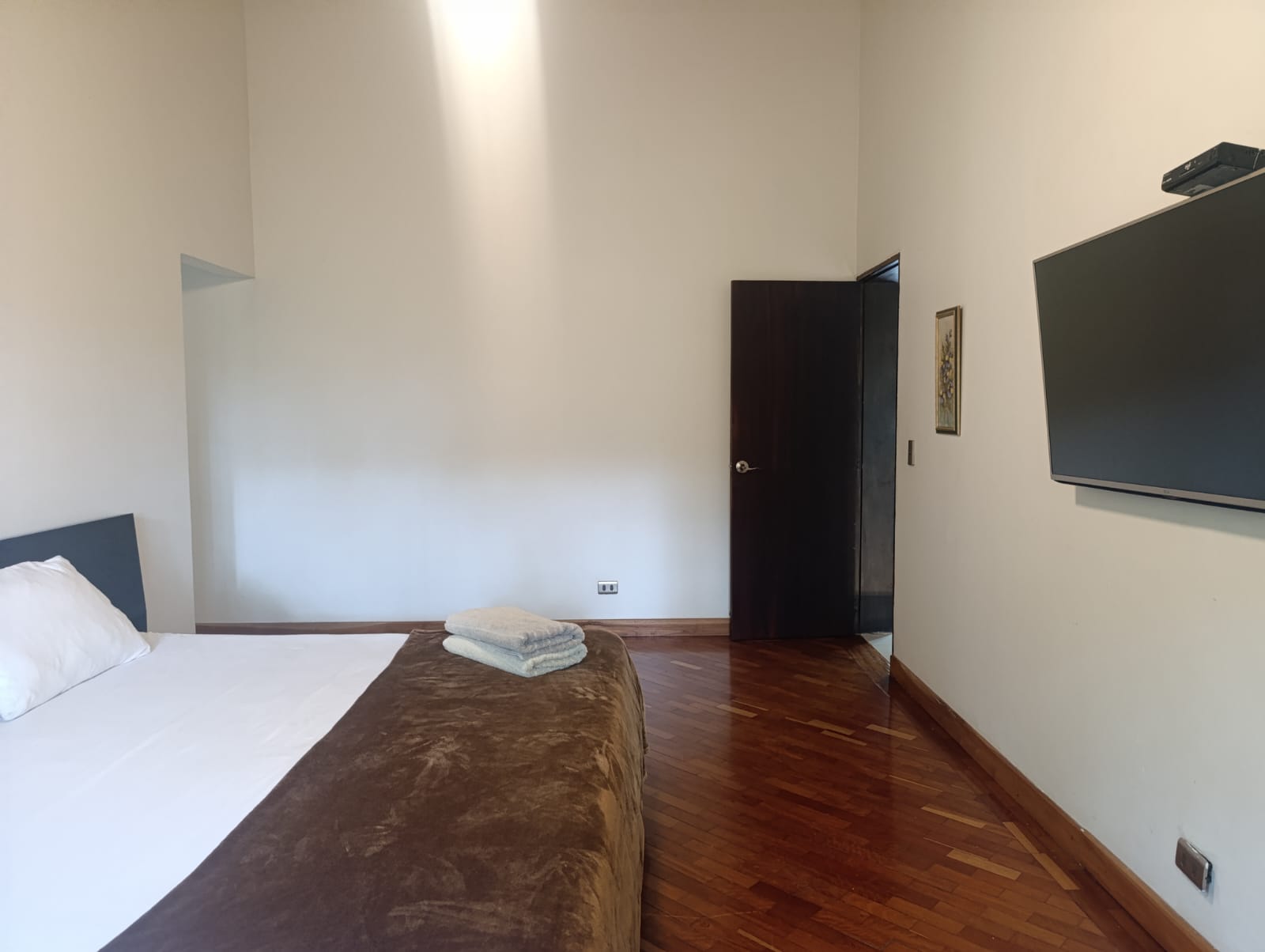 Casa en arriendo en El Poblado, Medellín · foto 7 de 19