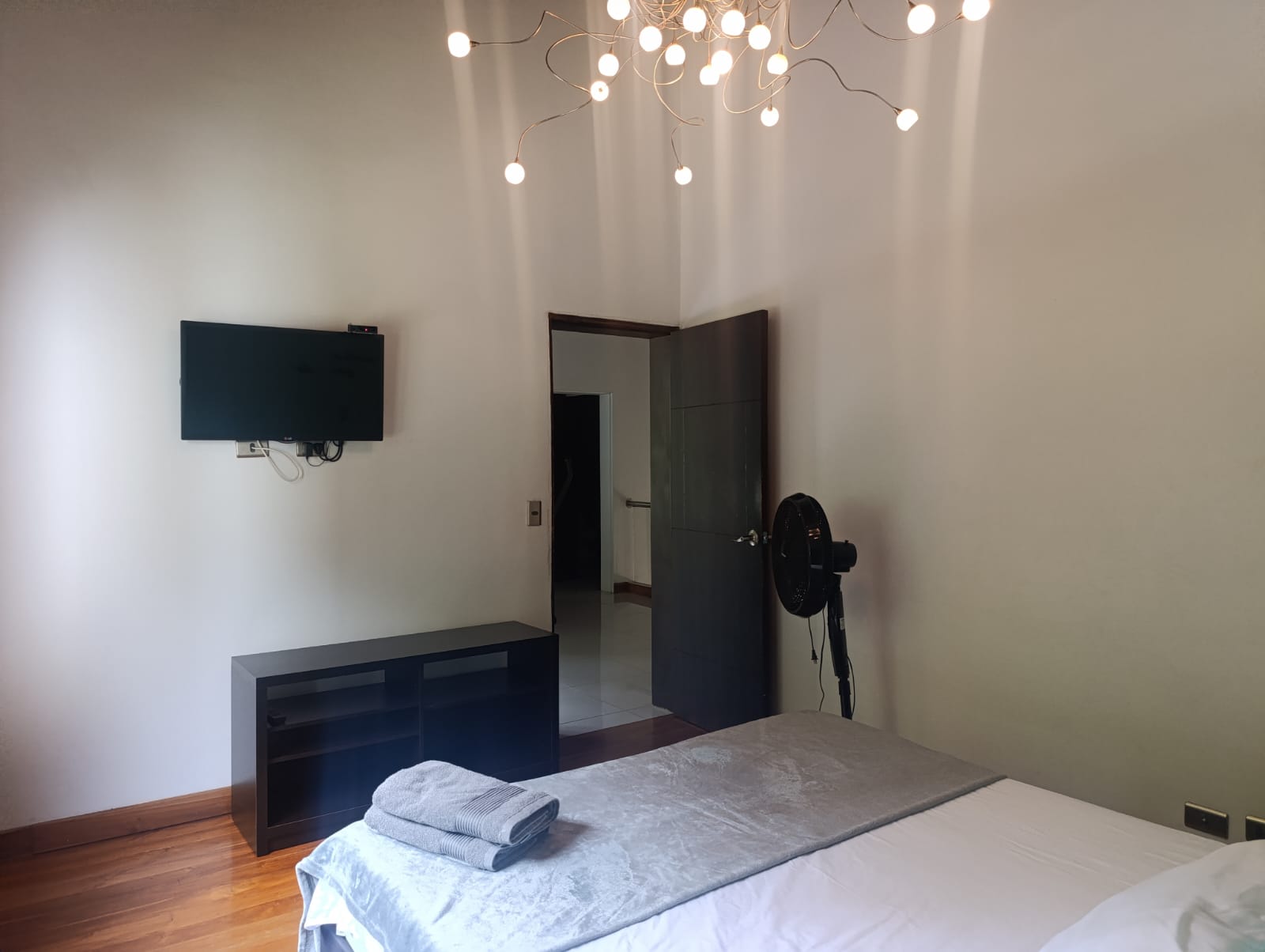 Casa en arriendo en El Poblado, Medellín · foto 8 de 19
