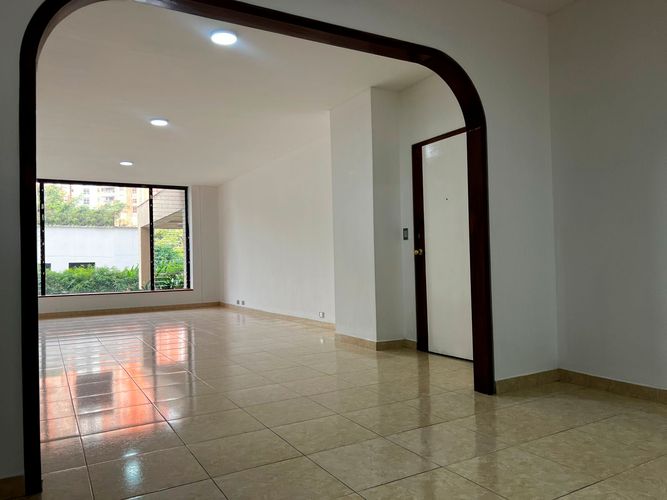 Apartamento de 3 alcobas en arriendo en El Poblado, Medellín, 120 m² · foto 2 de 17