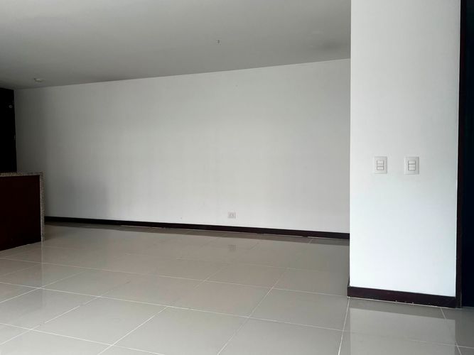 Apartamento de 3 alcobas en arriendo en Cumbres, Envigado, 91 m² · foto 3 de 17