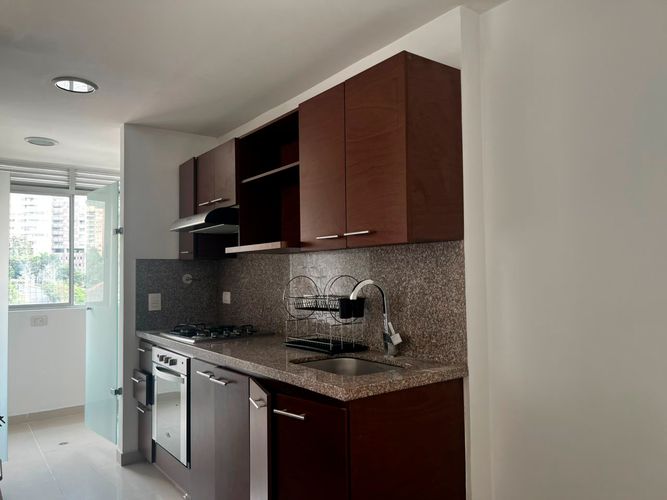 Apartamento de 3 alcobas en arriendo en Cumbres, Envigado, 91 m² · foto 4 de 17