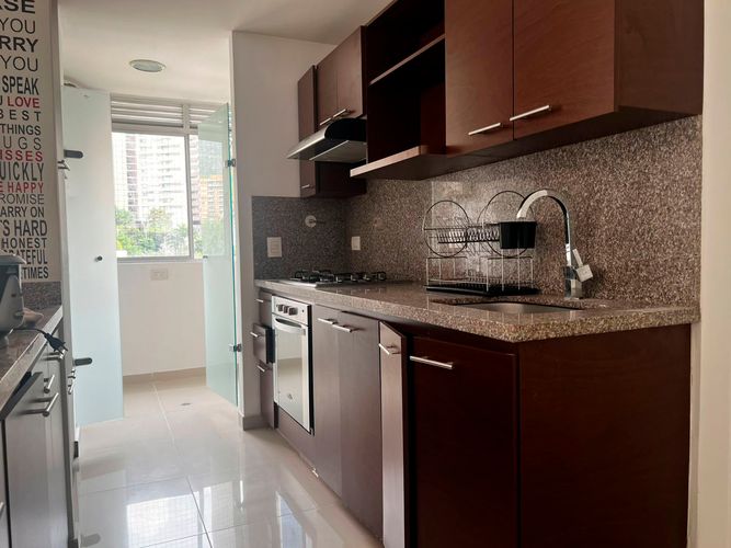 Apartamento de 3 alcobas en arriendo en Cumbres, Envigado, 91 m² · foto 5 de 17