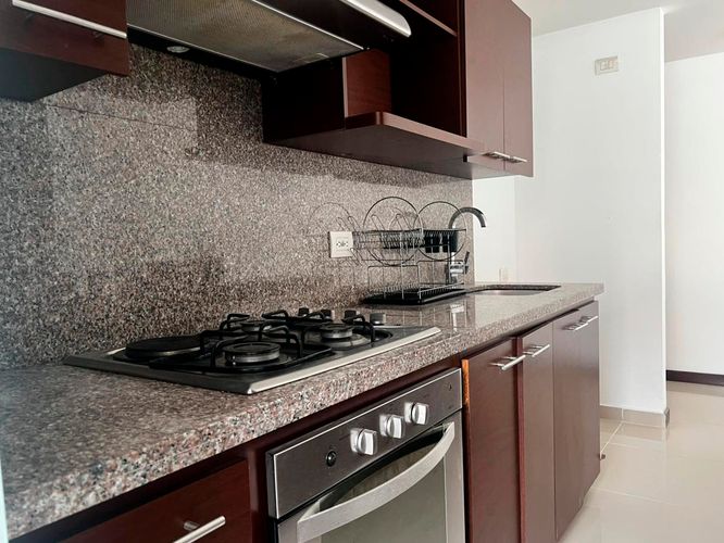 Apartamento de 3 alcobas en arriendo en Cumbres, Envigado, 91 m² · foto 6 de 17