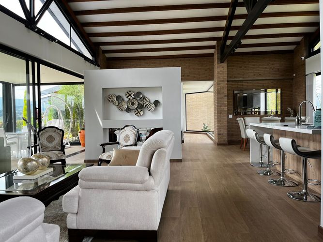 Casa de 3 alcobas en venta en El Retiro, 300 m² · foto 2 de 20