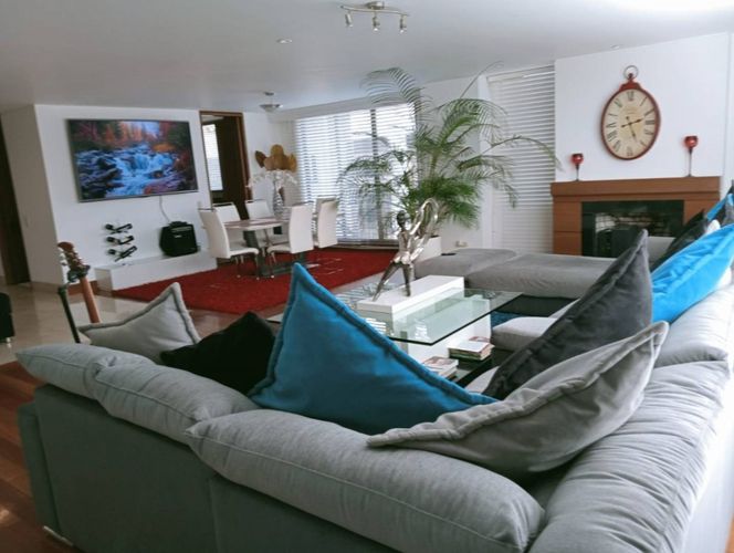 Apartamento de 3 alcobas en venta en La Carolina, Bogotá, 240 m² · foto 2 de 24