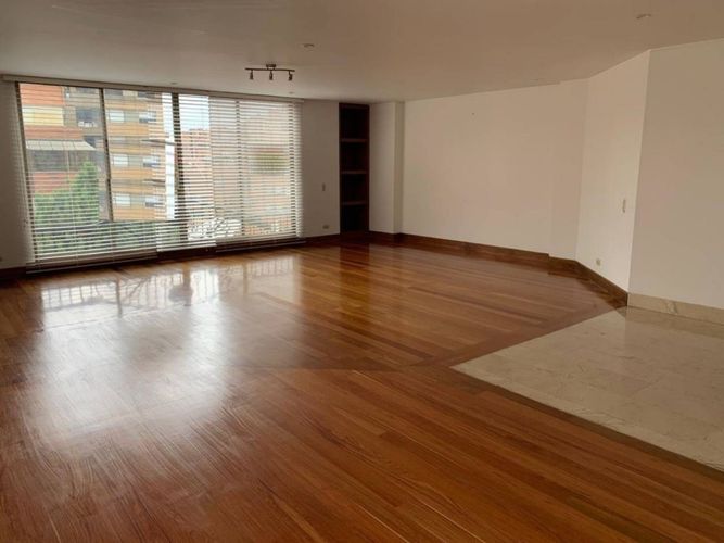 Apartamento de 3 alcobas en venta en La Carolina, Bogotá, 240 m² · foto 6 de 24