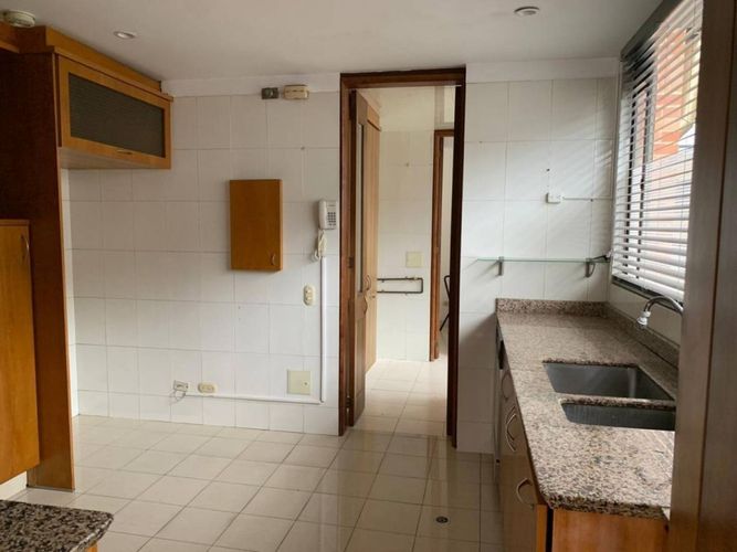 Apartamento de 3 alcobas en venta en La Carolina, Bogotá, 240 m² · foto 10 de 24