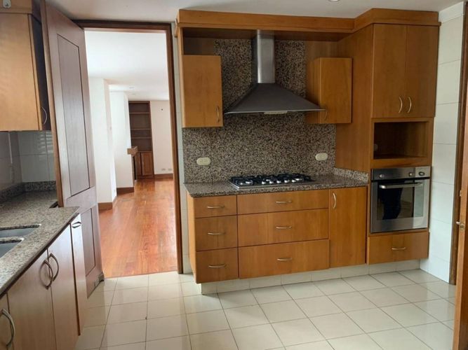 Apartamento de 3 alcobas en venta en La Carolina, Bogotá, 240 m² · foto 17 de 24