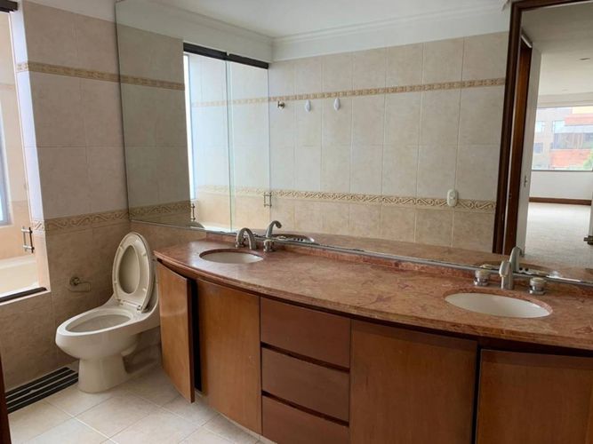 Apartamento de 3 alcobas en venta en La Carolina, Bogotá, 240 m² · foto 18 de 24