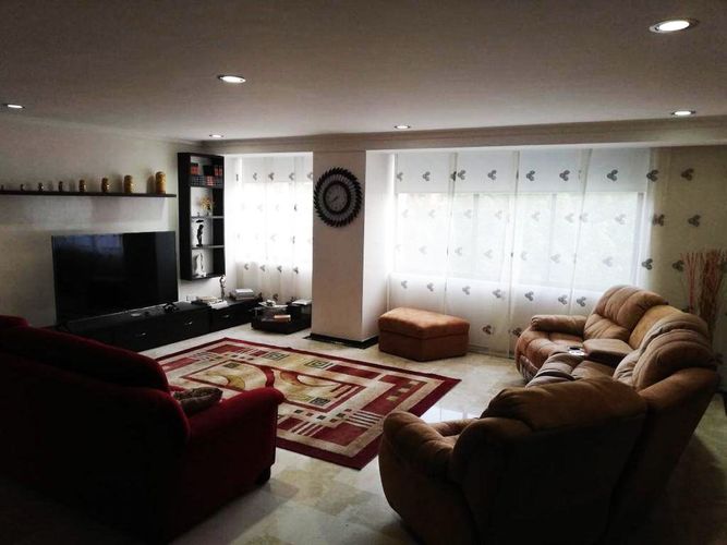 Apartamento de 4 alcobas en arriendo en El Poblado, Medellín, 520 m² · foto 8 de 14
