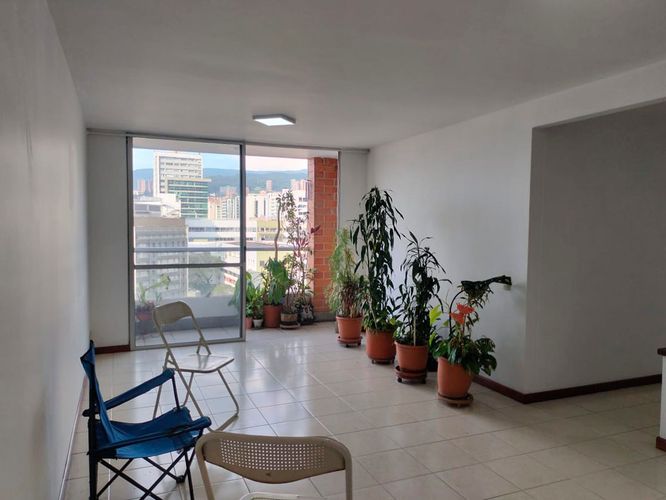 Apartamento de 3 alcobas en arriendo en El Poblado, Medellín, 87 m² · foto 2 de 20
