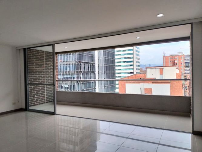 Apartamento de 3 alcobas en venta en El Poblado, Medellín, 121 m² · foto 2 de 20