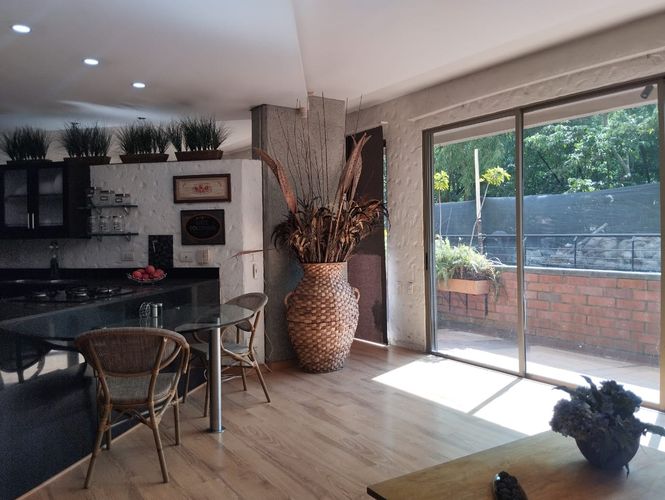 Apartamento en venta en El Poblado, Medellín · foto 2 de 16