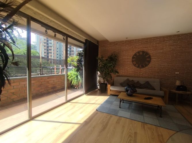 Apartamento de 1 alcoba en venta en Castropol, Medellín, 92 m² · foto 3 de 16