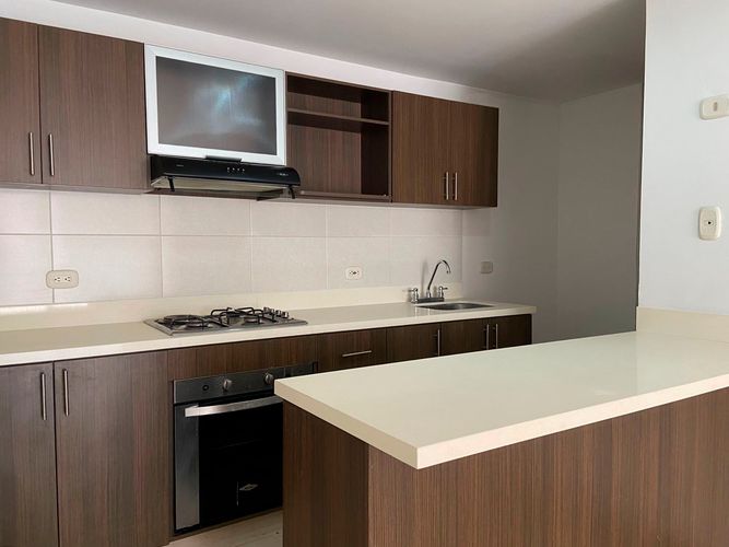 Apartamento de 3 alcobas en venta en San Jose, Sabaneta, 73 m² · foto 5 de 19