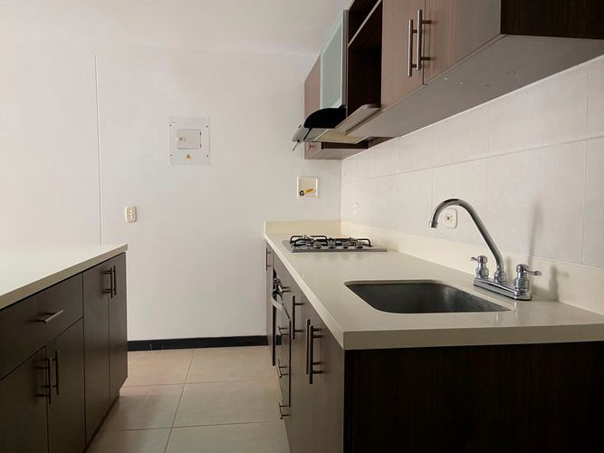Apartamento de 3 alcobas en venta en San Jose, Sabaneta, 73 m² · foto 6 de 19