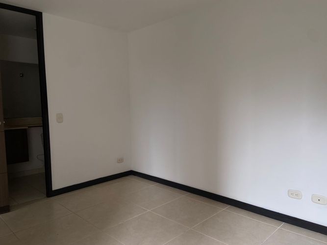 Apartamento de 3 alcobas en venta en San Jose, Sabaneta, 73 m² · foto 7 de 19