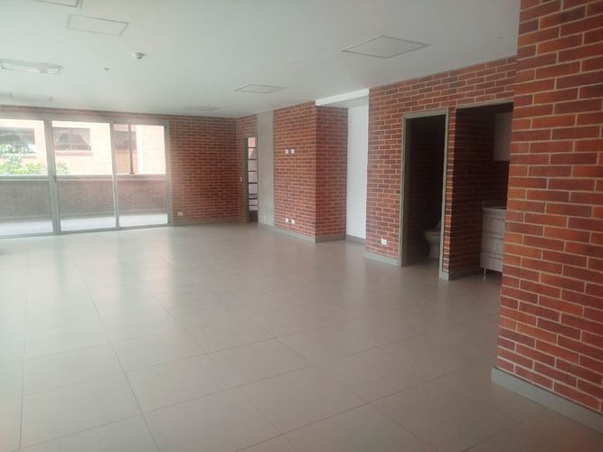 Oficina en arriendo en El Poblado, Medellín, 99 m² · foto 2 de 19