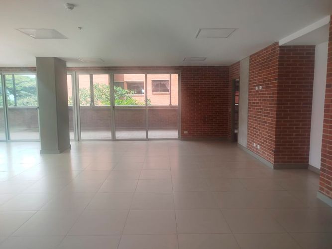 Oficina en arriendo en El Poblado, Medellín, 99 m² · foto 3 de 19