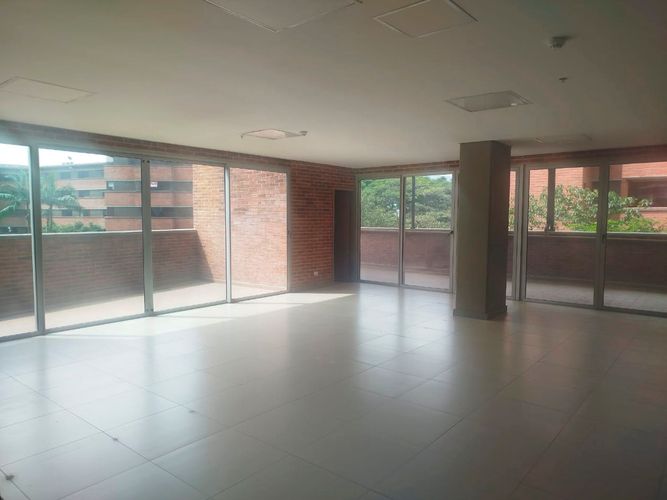 Oficina en arriendo en El Poblado, Medellín, 99 m² · foto 4 de 19