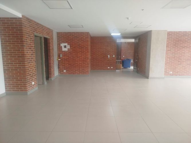 Oficina en arriendo en El Poblado, Medellín, 99 m² · foto 8 de 19