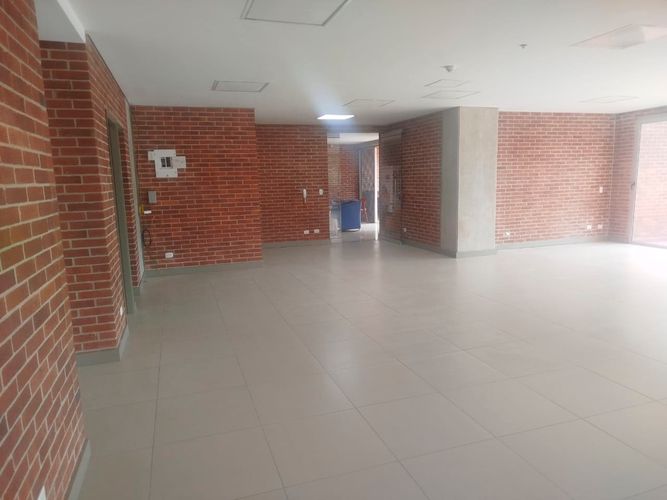 Oficina en arriendo en El Poblado, Medellín, 99 m² · foto 9 de 19