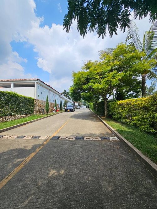 Casa de 5 alcobas en venta en Pance, Cali, 450 m² · foto 3 de 23
