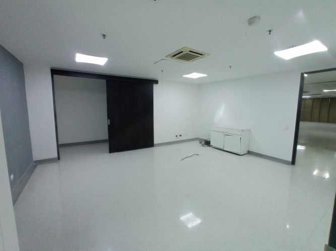 Consultorio en arriendo en San Diego, Medellín, 326 m² · foto 2 de 14