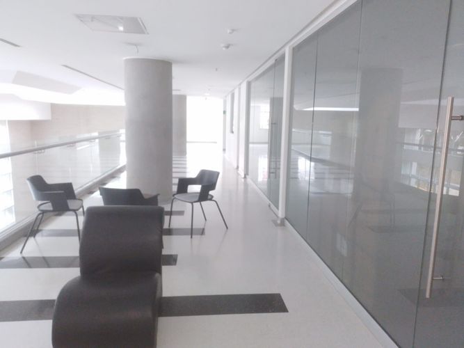 Consultorio en arriendo en San Diego, Medellín, 326 m² · foto 13 de 14
