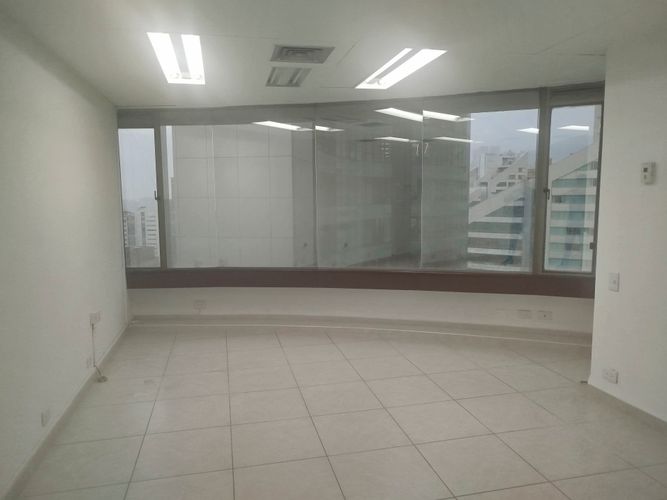 Oficina en arriendo en El Poblado, Medellín, 38 m² · foto 2 de 12